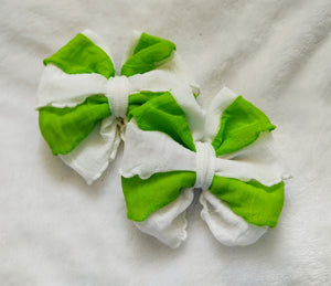 Green/White Ruffle Bows/Piggies