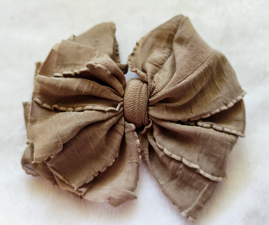 Sandalwood Ruffle Bow/Piggies